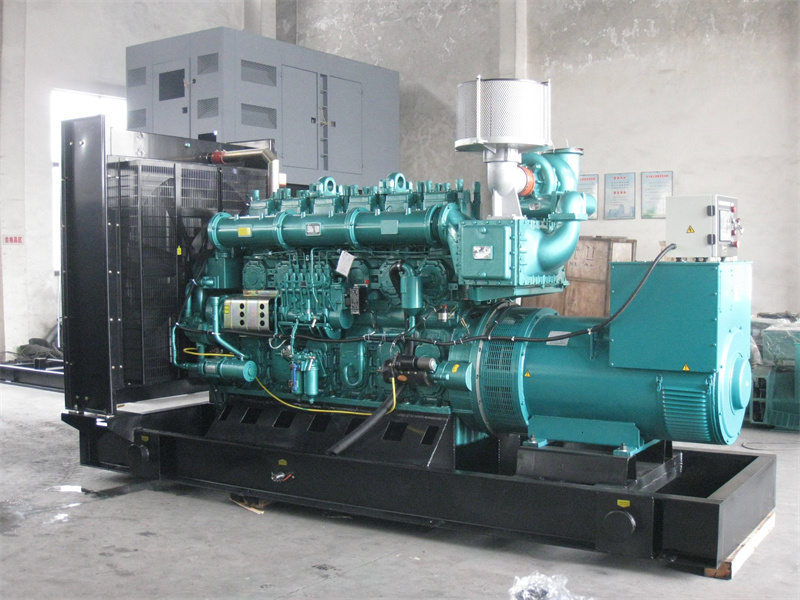 安化200KW 柴油发电机的油耗是多少？